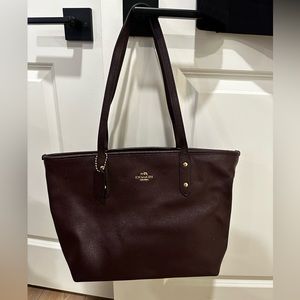 Coach City Zip Tote Crossgrain Leather in Oxblood